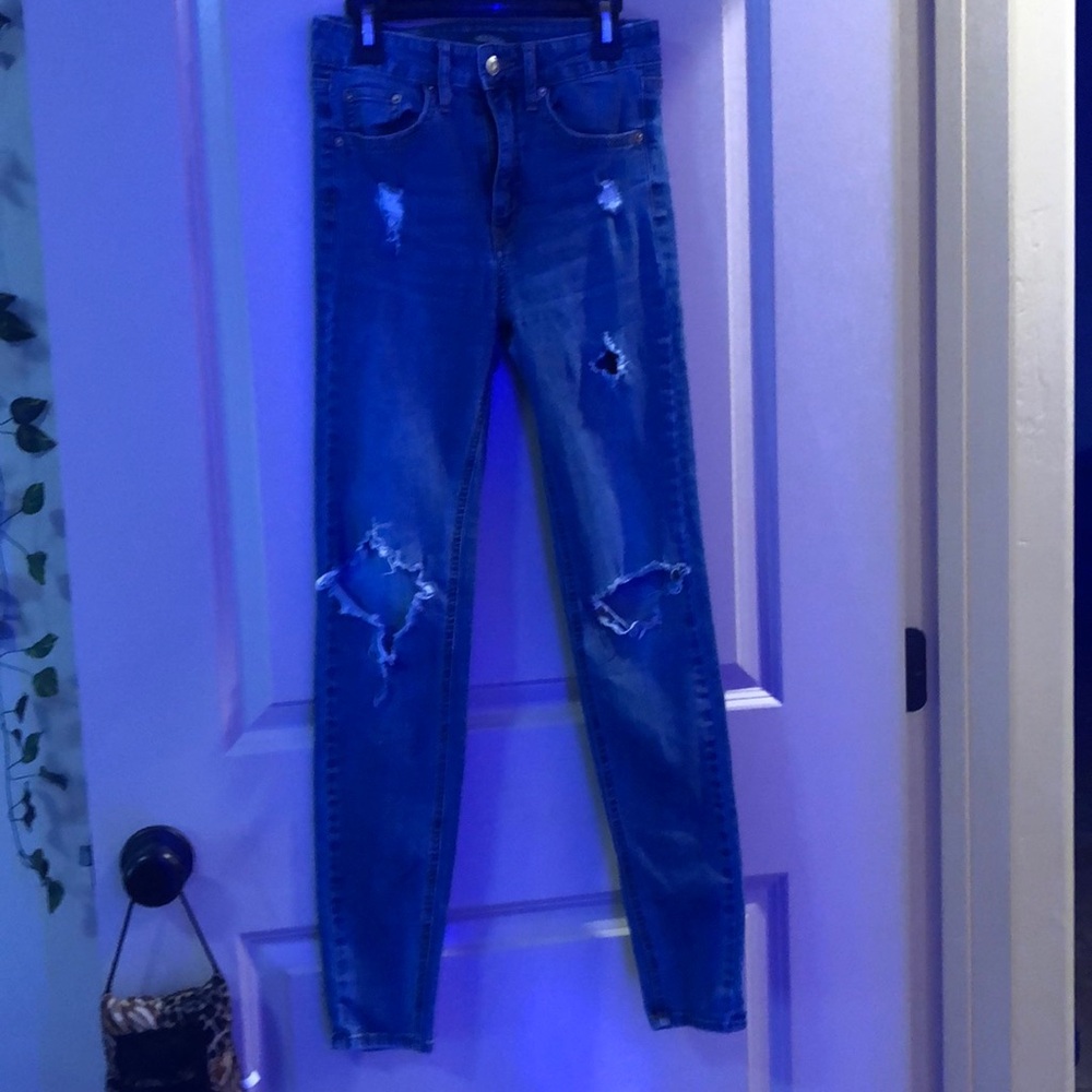 Mid washed jeans.